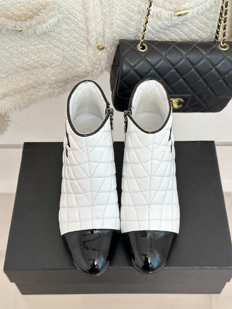 Factory price  CHANEL 23c New ProductDouble C diamond checkered high heeled short bootsThe