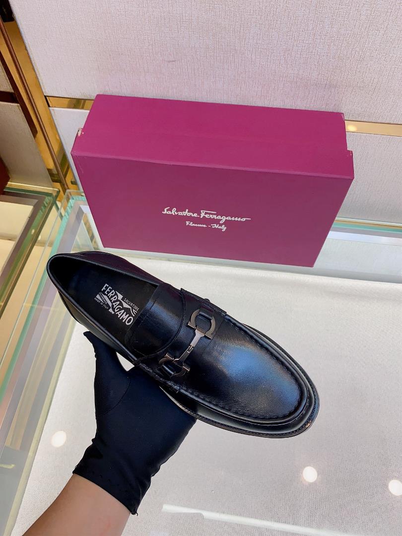 Ferragams mens leather shoesCollection design symbols are interpreted flexibly through modern 