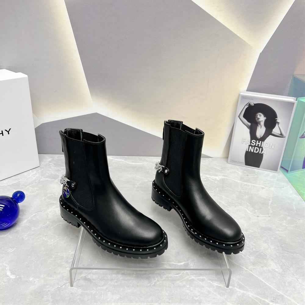 Factory toplevel version GIVENCHY 2023vs AutumnWinter New CollectionRound head chain elastic short bootsThe new flat bottom has a high exit rate in