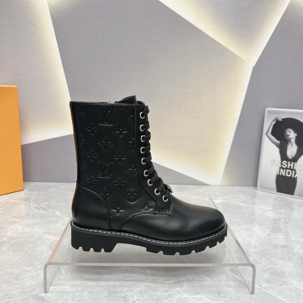 Factory exclusive toplevel versionL Lv Brand 2023 vs AutumnWinter New Martin Boot CollectionRound toe lace up zippered short bootsOriginal details