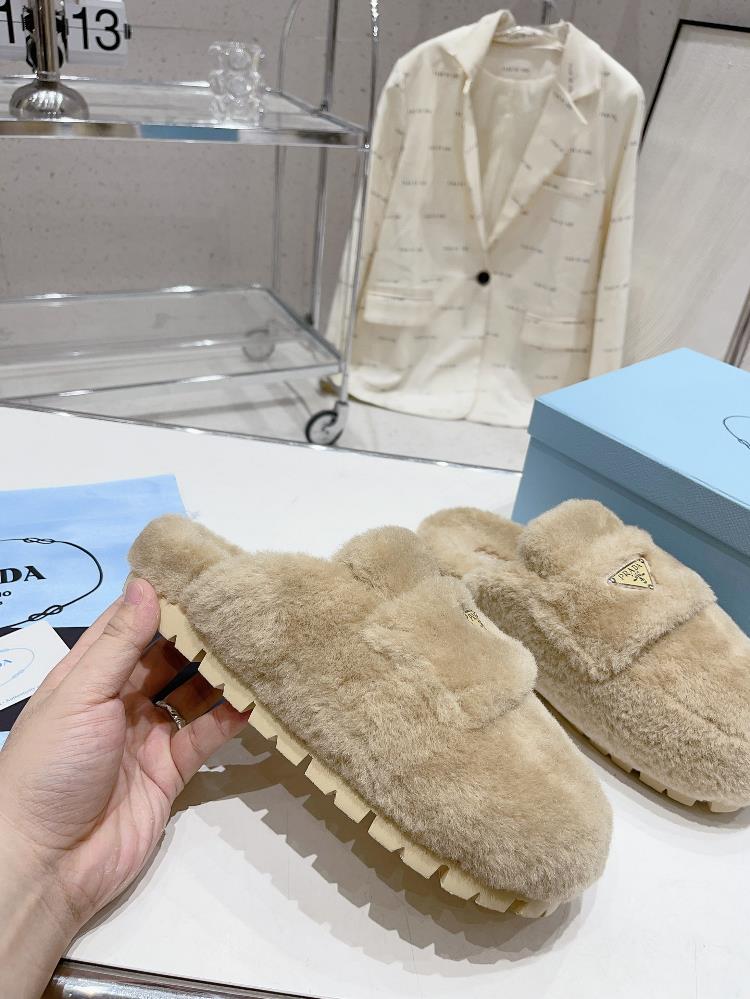 Prada Autumn and Winter Plush Slippers series is perfect for each style and color of the