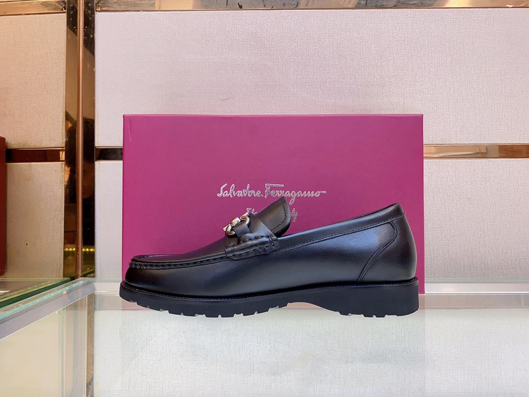 Ferragams mens leather shoesCollection design symbols are interpreted flexibly through modern 