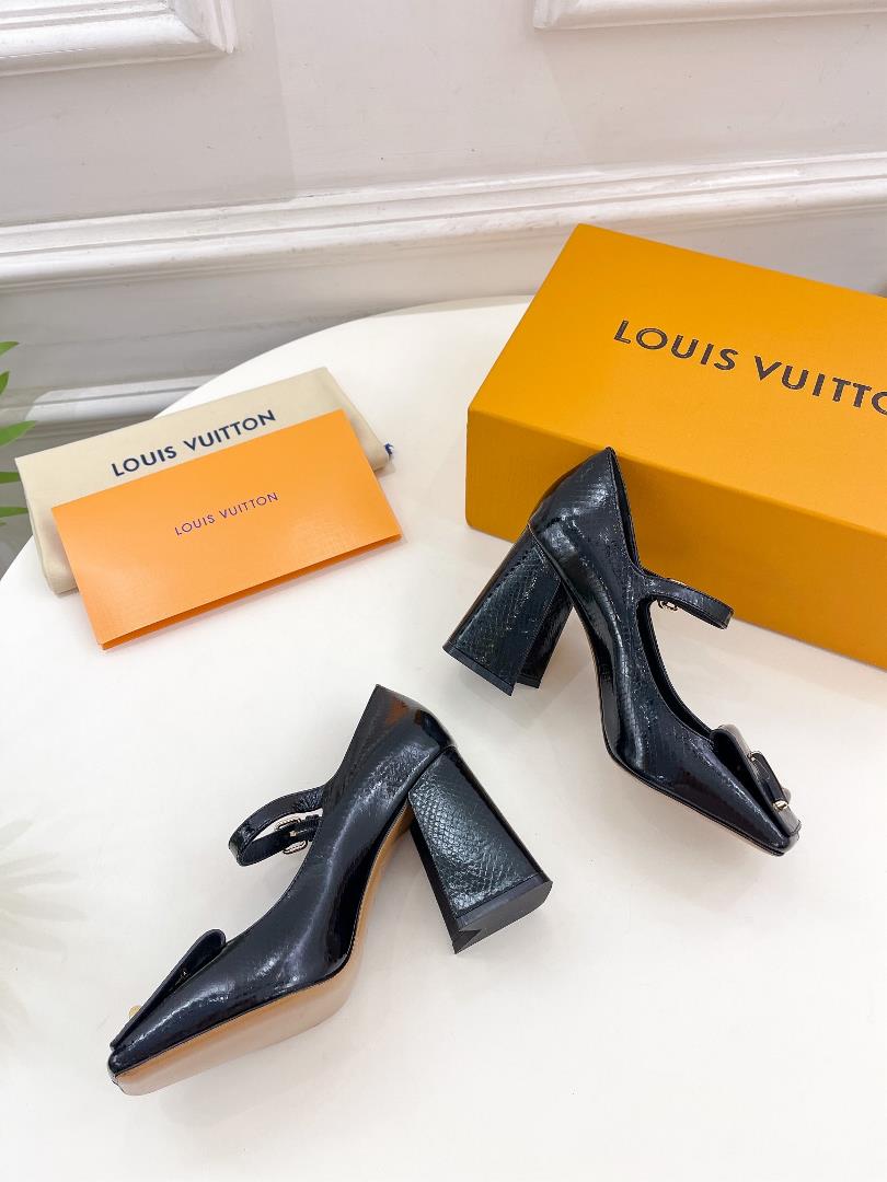 LV Louis Vuitton Early Spring New Premium EditionThe latest square toe single shoe from the sp