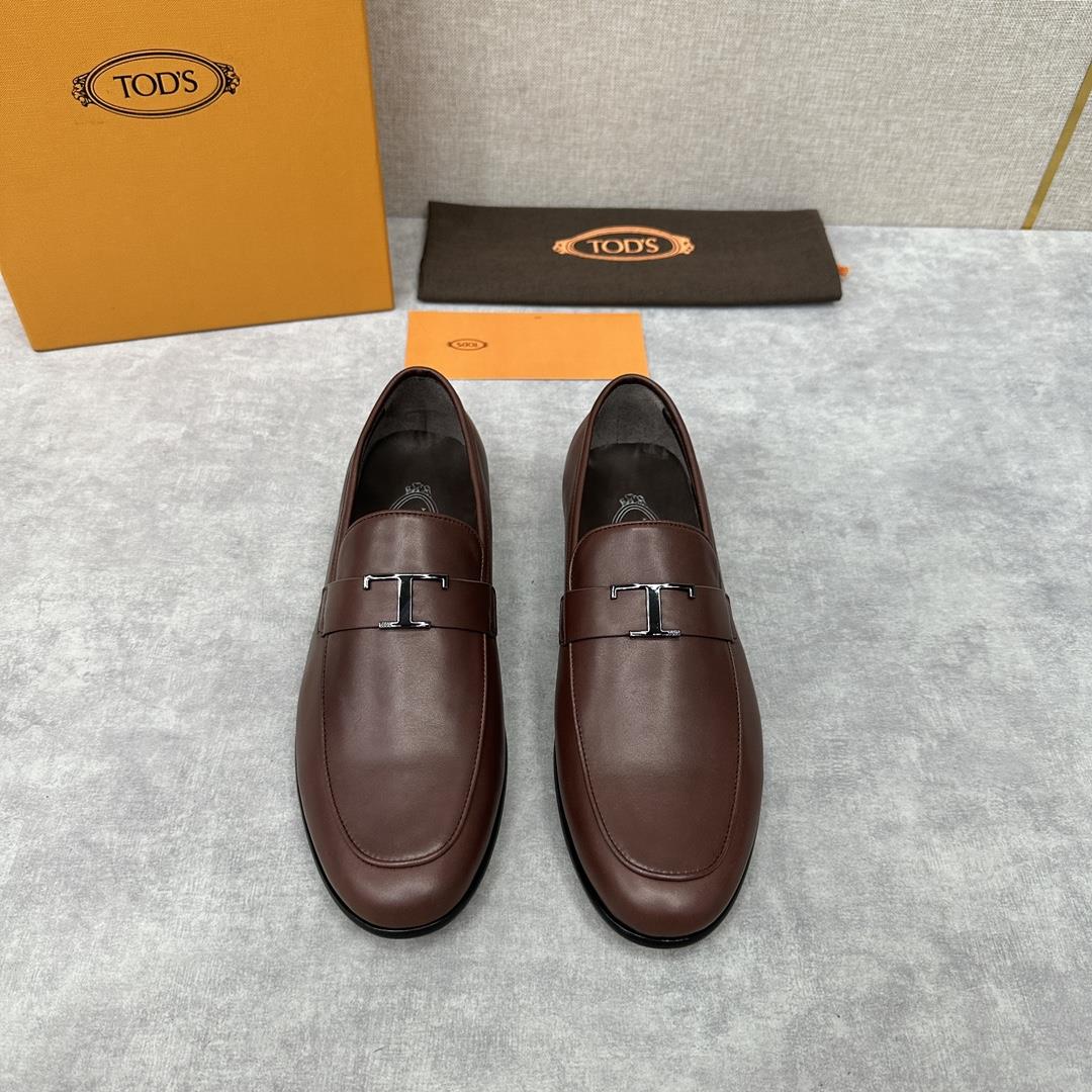 TODS new product Tods T Timeless leather  This Slipon shoe are simple and elegant in design They
