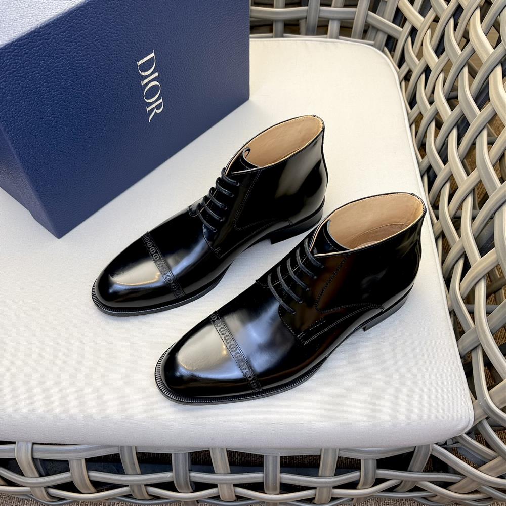 One of the things that sets Dior Men shoes apart from the rest is their attention to detai