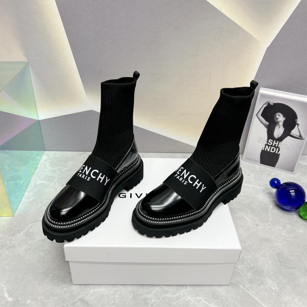 Factory toplevel versionGIVENCHY 2023vs AutumnWinter New CollectionRound headed letter s