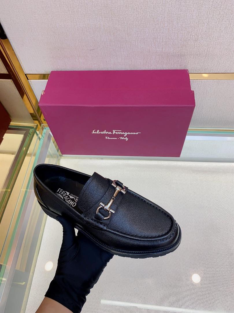 Ferragams mens leather shoesCollection design symbols are interpreted flexibly through modern 