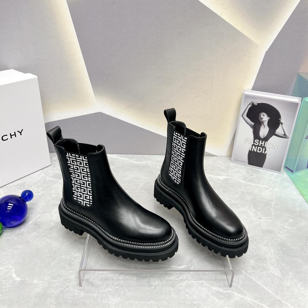 Factory toplevel versionGIVENCHY 2023vs AutumnWinter New CollectionRound toe printed elastic short bootsThe new flat bottom has a high exit rate in