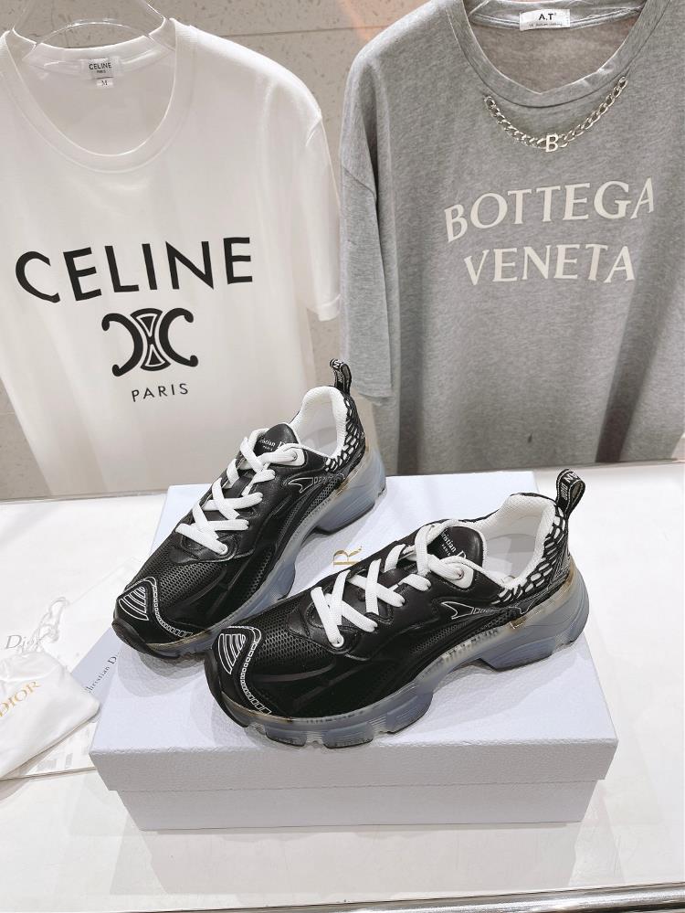 Market High Version The Dior family vibe sneakers are the iconic style of the SS23 new release show incorporating the spirit of the D familys high d