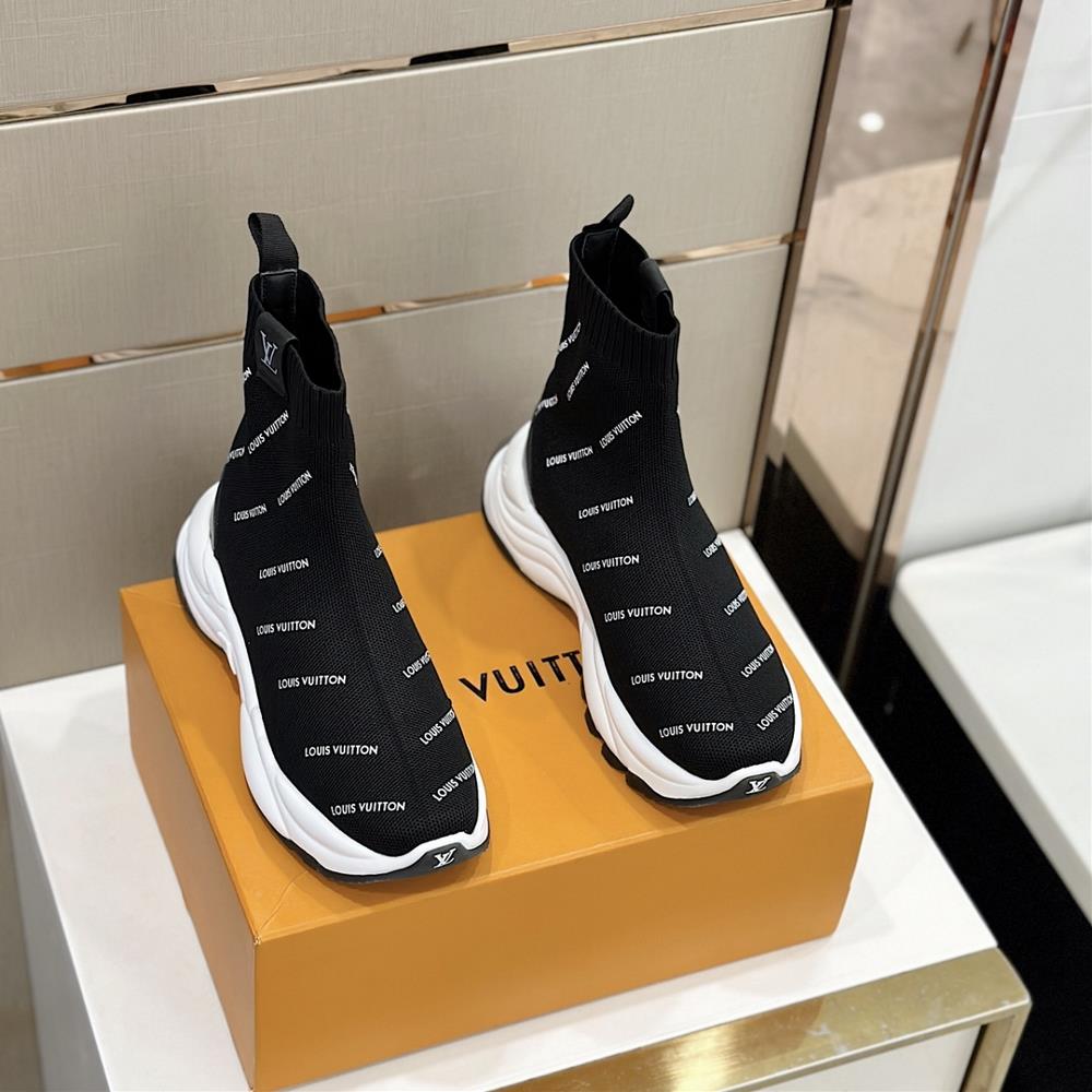 LV Shoes Run55 High Top Sneakers A Fashionable Statement