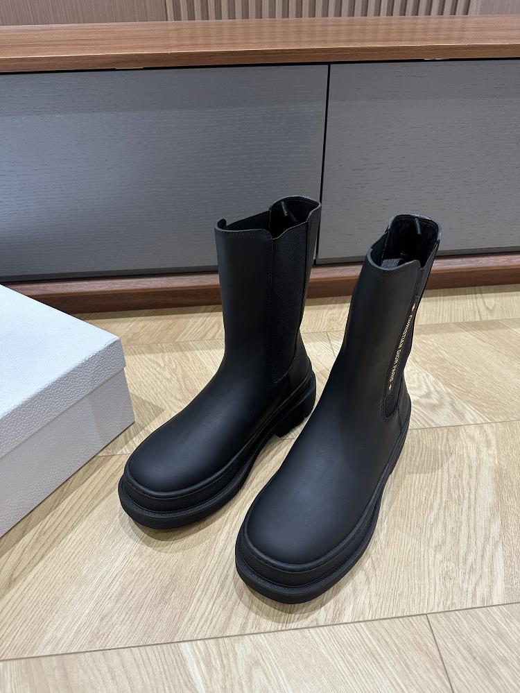 Dior Boots Embracing Fashion with Chelsea Elastic Short Boots