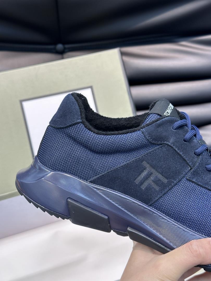 TOMFORD mens casual sports shoes are designed with smooth lines to create a simple appear