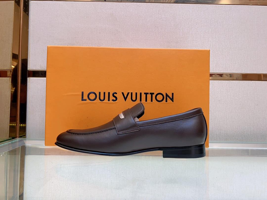 Lv brand  leather outsole SAINT GERMAN Slipon shoe This Slipon shoe leather shoes use imported