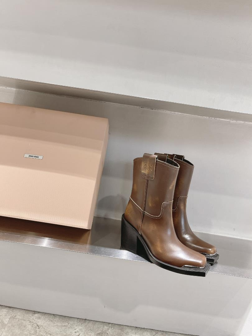 Introducing retro and trendy long boots in the Miumi 2023 AutumnWinter collectionThe toe