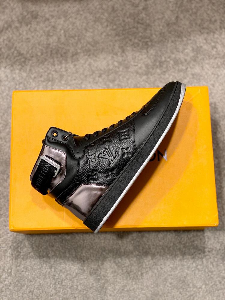 lv Rivoli High Top Sneakers with Top QualityThis sports shoe is made of embossed calf leat