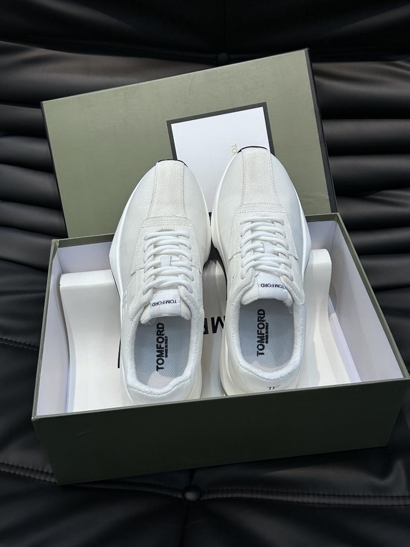 TOMFORD mens casual sports shoes are designed with smooth lines to create a simple appear