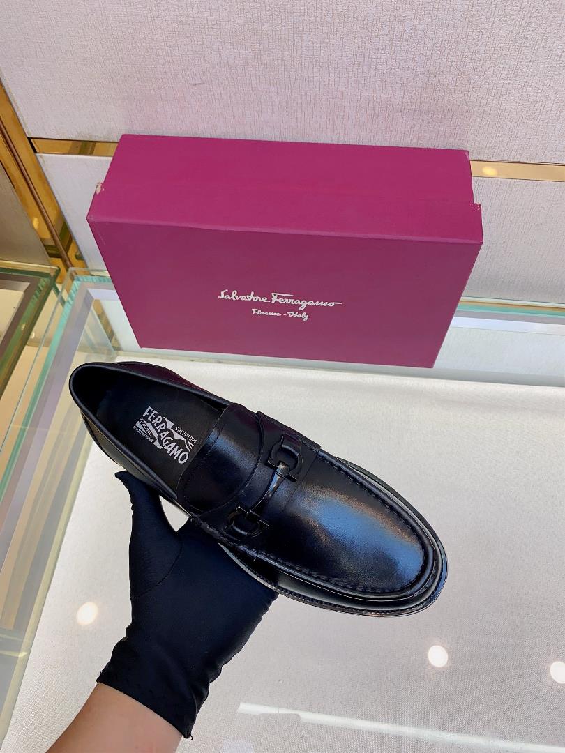 Ferragams mens leather shoesCollection design symbols are interpreted flexibly through modern 