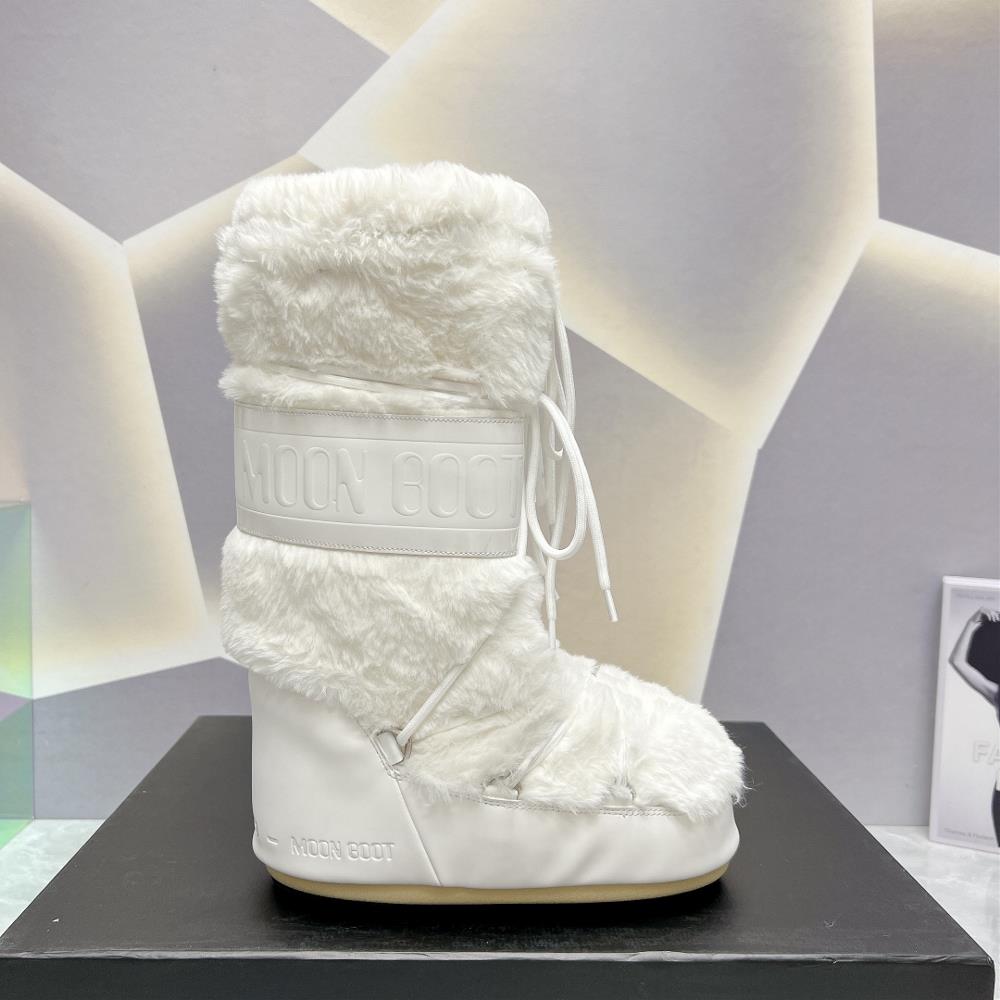 What sets Moonboot boots apart is their ability to perfectly harmonize fashion with functi