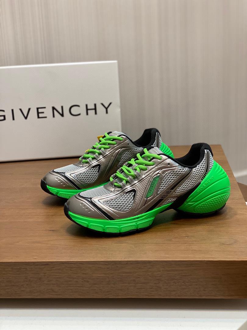 GIVENCHY Givenchy 23 new TK MX Runner sneakers are made of technological knitted fabrics