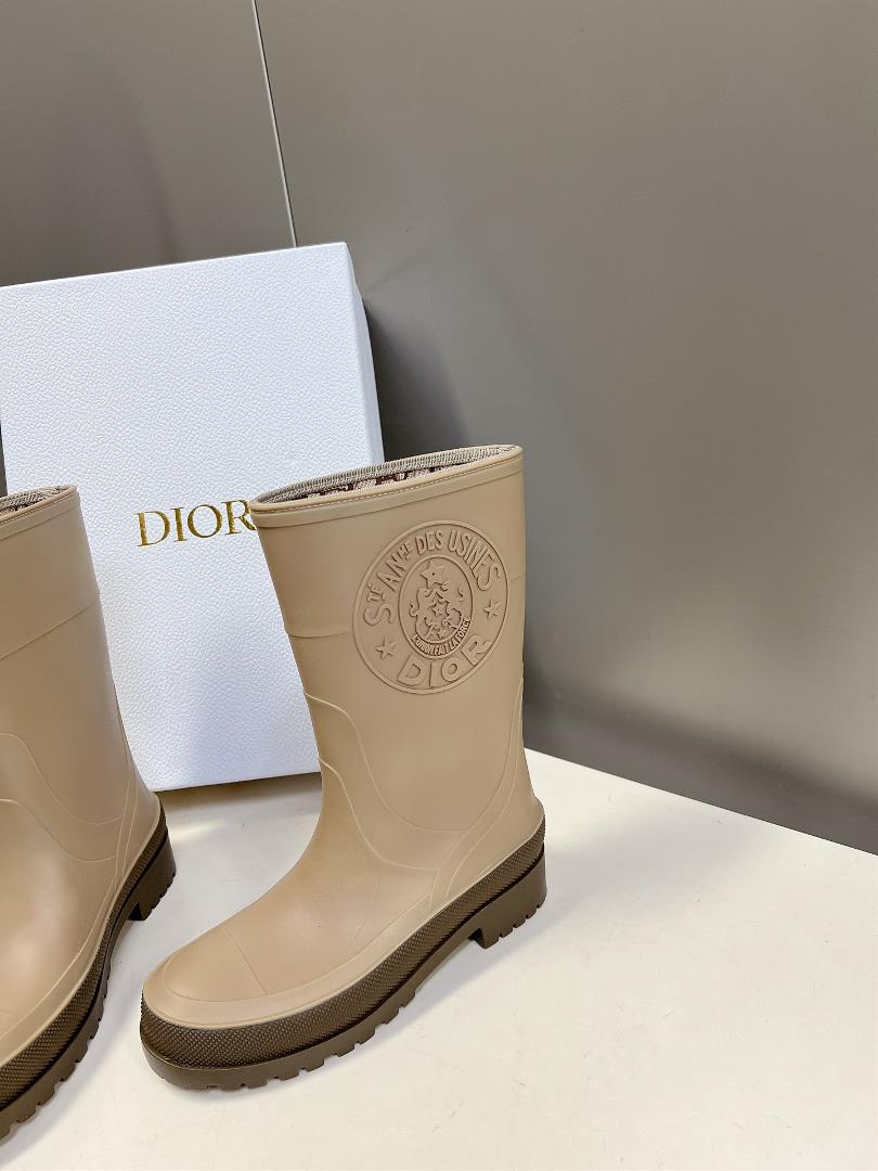 Dior Hot Bar Hot Rain BootI have obtained a hot looking rain boot this season with a li