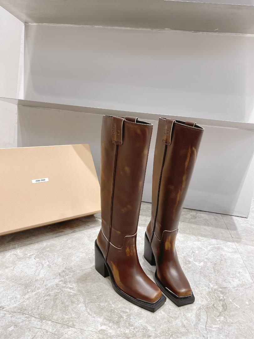 Introducing retro and trendy long boots in the Miumi 2023 AutumnWinter collectionThe toe