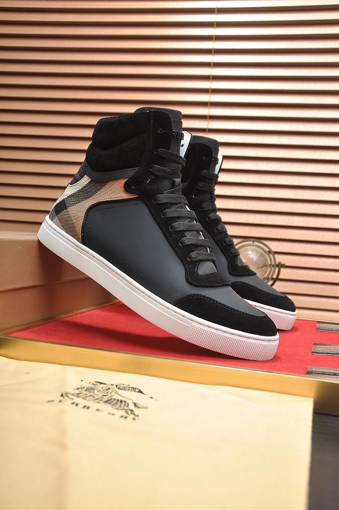 Burberry Men Top Sneakers are the epitome of effortless fashion Crafted with meticulous a