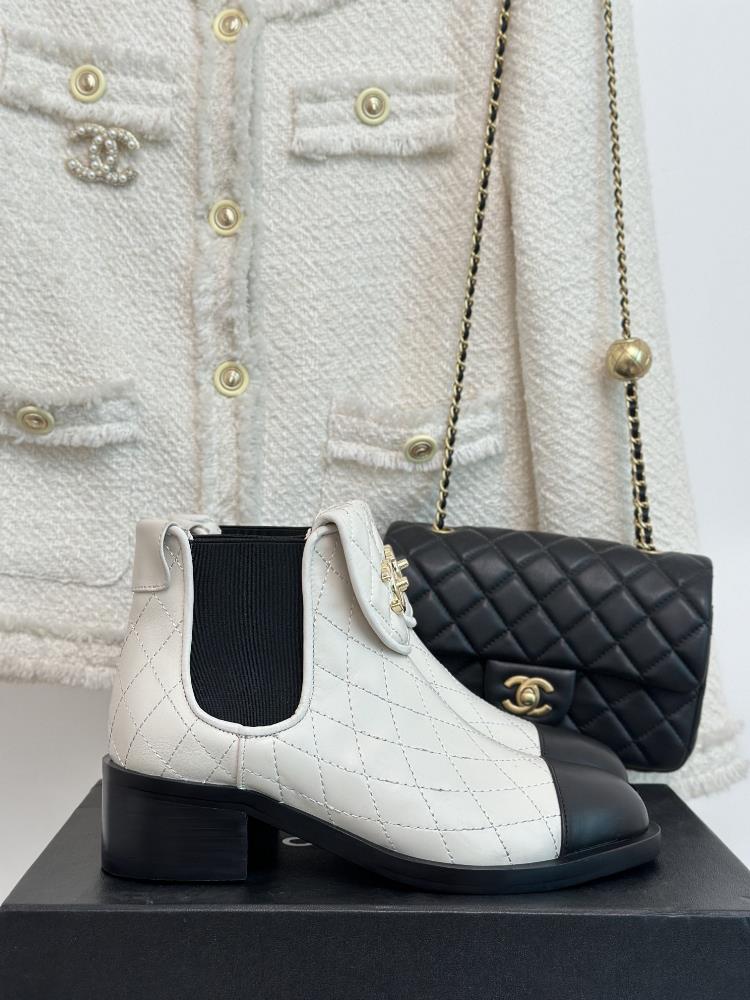 Factory price CHANEL Classic Double CAutumn and Winter New Lingge Bookbag Buckle Short BootsThe uppe