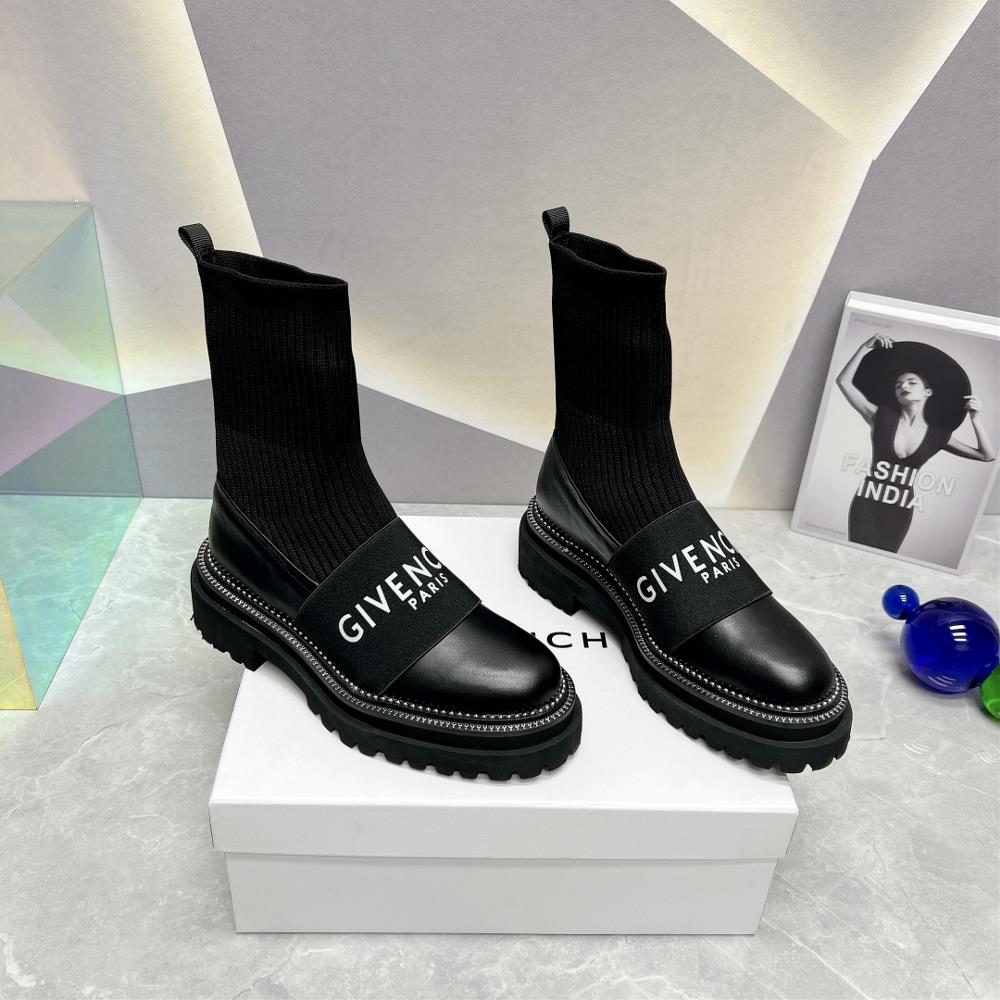 Factory toplevel version GIVENCHY 2023vs AutumnWinter New CollectionRound headed letter socks and short bootsThe new flat bottom has a high exit rat