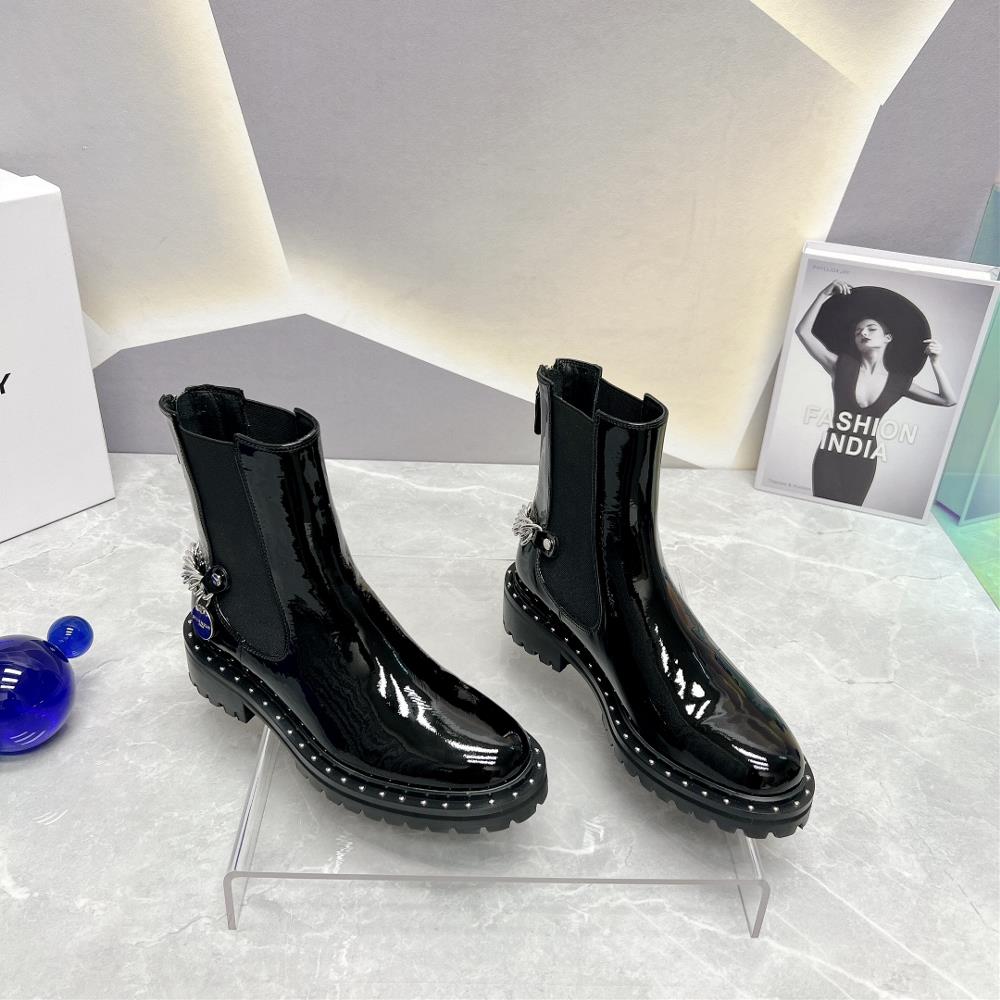 Factory toplevel version GIVENCHY 2023 vs AutumnWinter New Collection Round head chain elastic short bootsThe new flat bottom has a high exit rate i