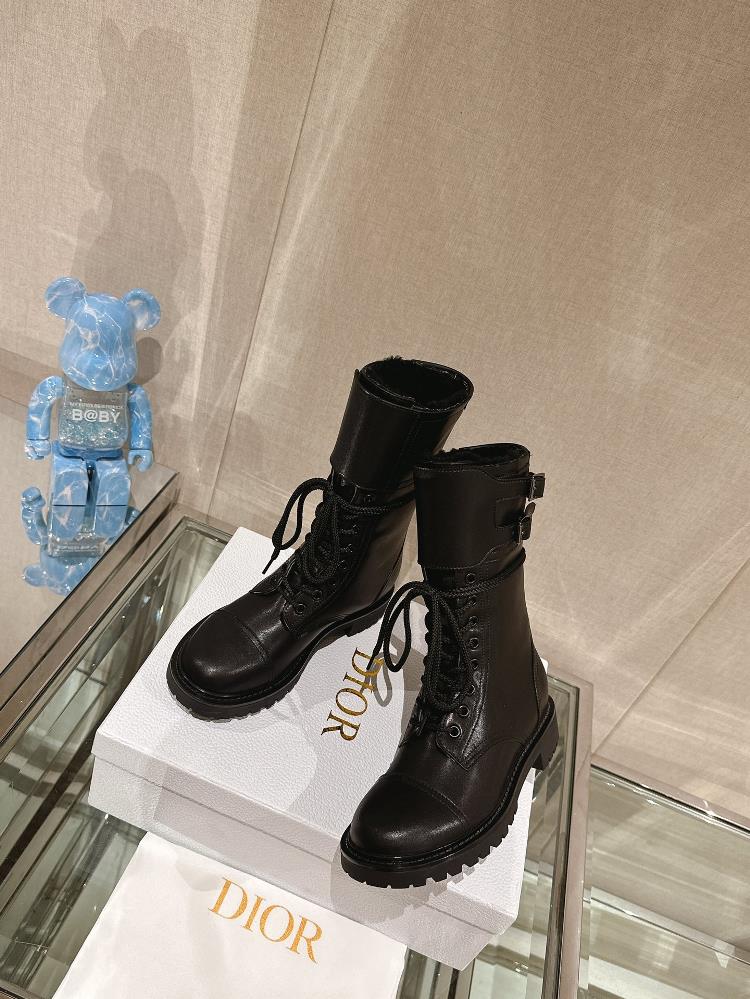 23Ss AutumnWinter New DIO Double Button Ankle Boots Thick Bottom Martin Short BootsThis Dio ankle boots showcase fashion charm and eyecatching desig