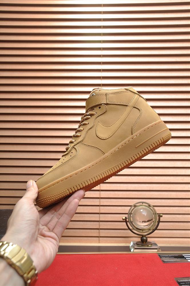 In terms of style the Air Force 1 Plus offers endless possibilities Its clean and minima