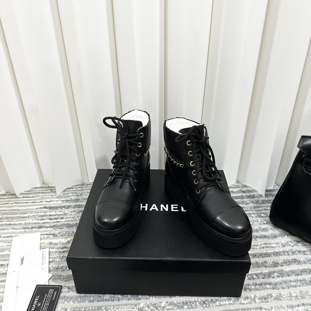 CHANEl  New Classic Black and White Thick Bottom Chain Double C Fashion Short Boots Eterna