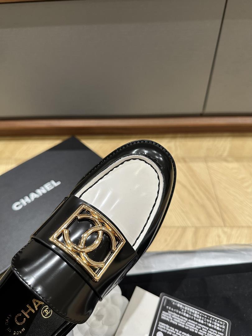 chanel New loafers Shoes Panda Color Open Edge Beaded Cow Leather Lamb Lining Leather Comb