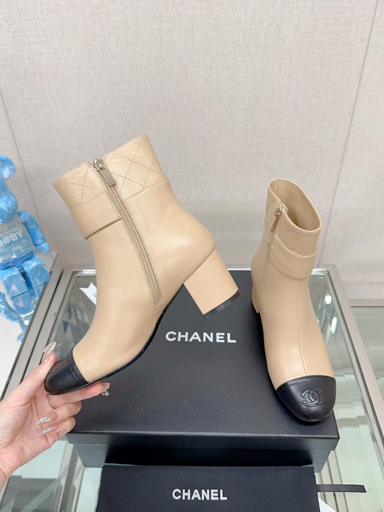 23Ss Autumn and Winter New Channel Small Fragrance Thick Heel Middle Ancient Buckle Short