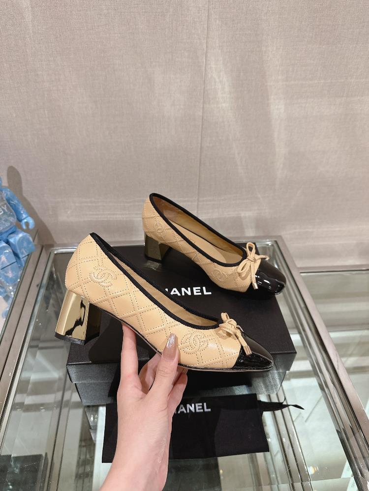 Chanel 23 FW New Small Fragrance Square Headed Single Shoe Electric Embroidery Lingge Dou