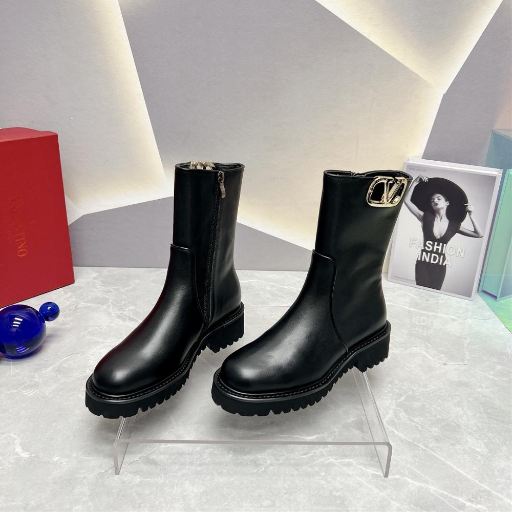 Exworks exclusive toplevel versionVALENTINO Valentino 23vs Autumn Counter Latest Fashion Boot CollectionRound head gold hollow buckle short bootsVal