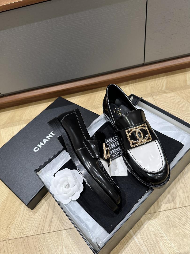 chanel New loafers Shoes Panda Color Open Edge Beaded Cow Leather Lamb Lining Leather Comb