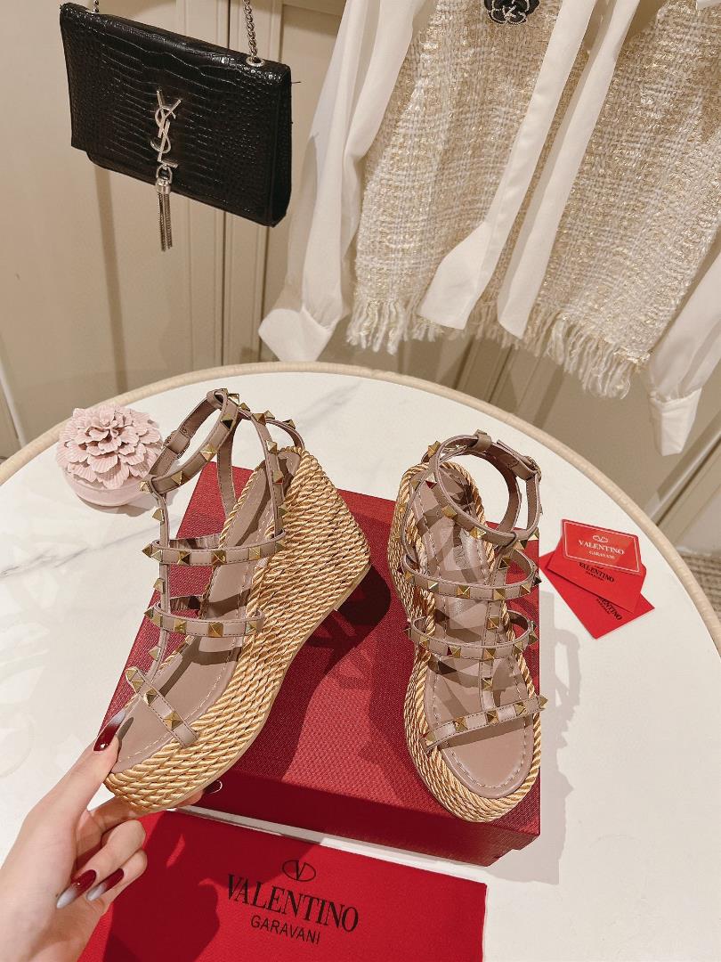 The highest version in the market exclusive new model 2023 the latest Valentino womens sandals