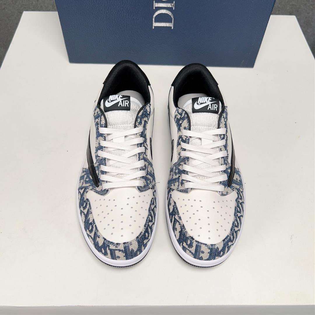 The Dior X nike co branded low top casual sports shoes are crafted with cowhide stitching