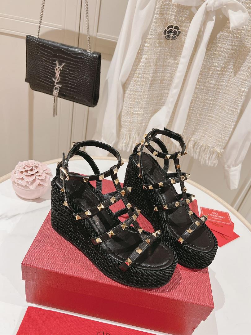 The highest version in the market exclusive new model 2023 the latest Valentino womens sandals