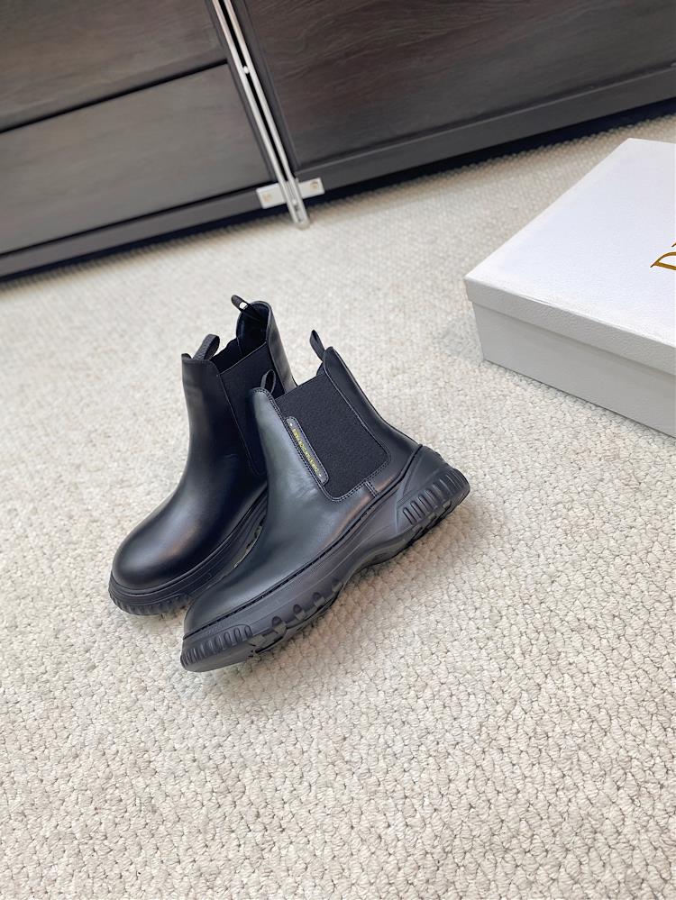 Dior RacerThe new ankle boots from autumn and winter combine classic styling with modern