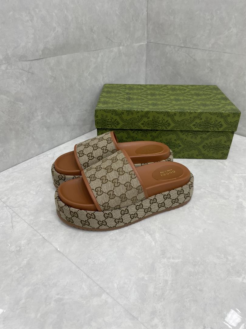 GUCCI New Womens Large GG Waterproof Platform Slippers As an iconic symbol of the brand the lo