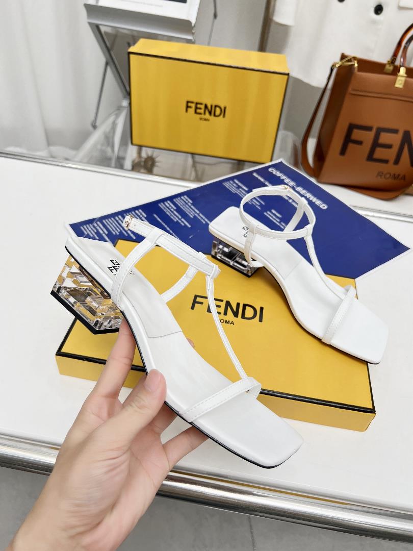 Fendi Crystal and Hot LaunchAvailable in 5 colors354041 42 customizedHeel height 55  professio