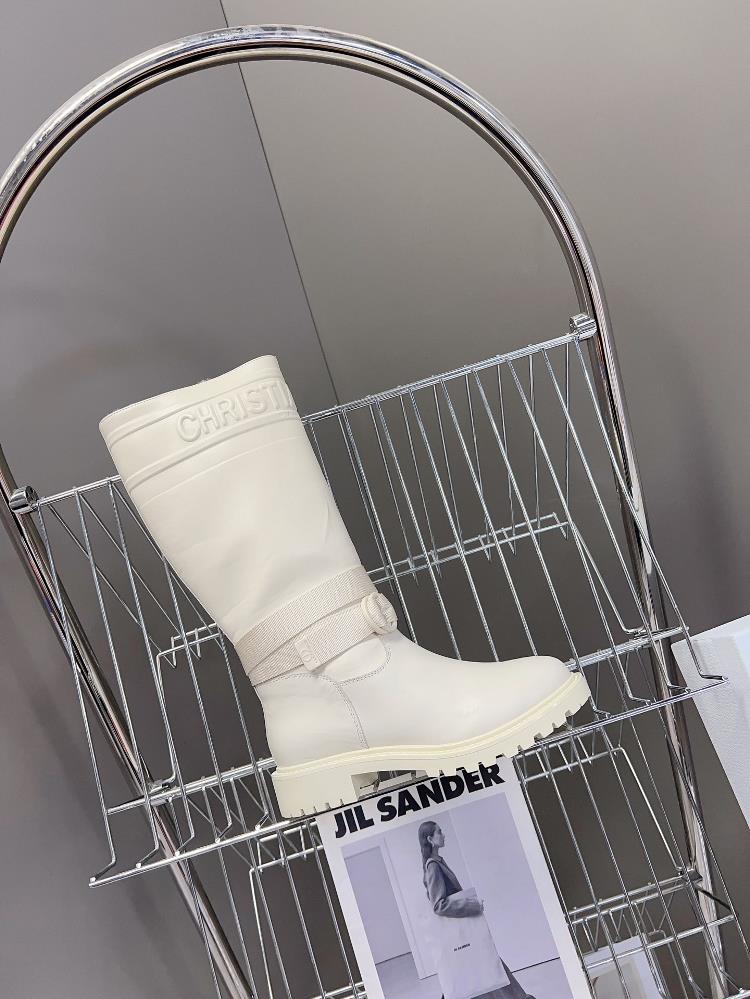 Mao Li Dior Classic Autumn and Winter Knight Boot featuring a variety of celebrity intern