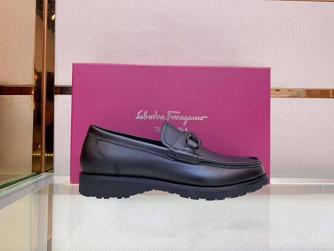 Ferragams mens leather shoesCollection design symbols are interpreted flexibly through modern 