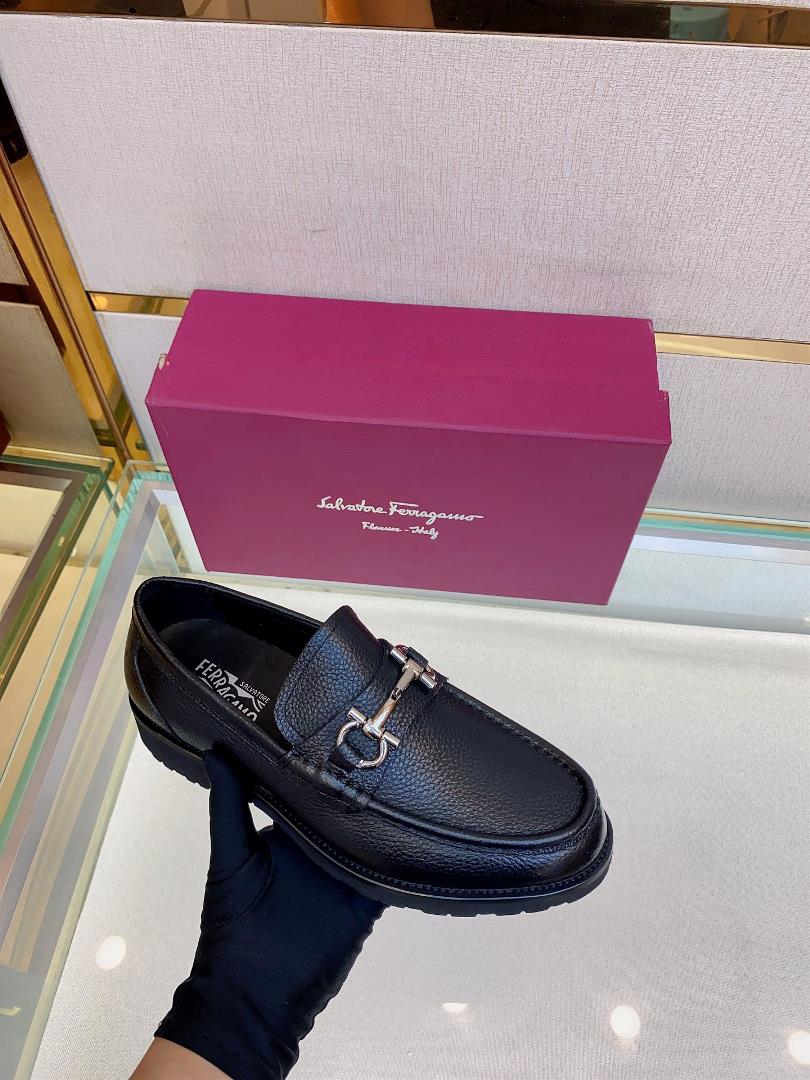 Ferragams mens leather shoesCollection design symbols are interpreted flexibly through modern 