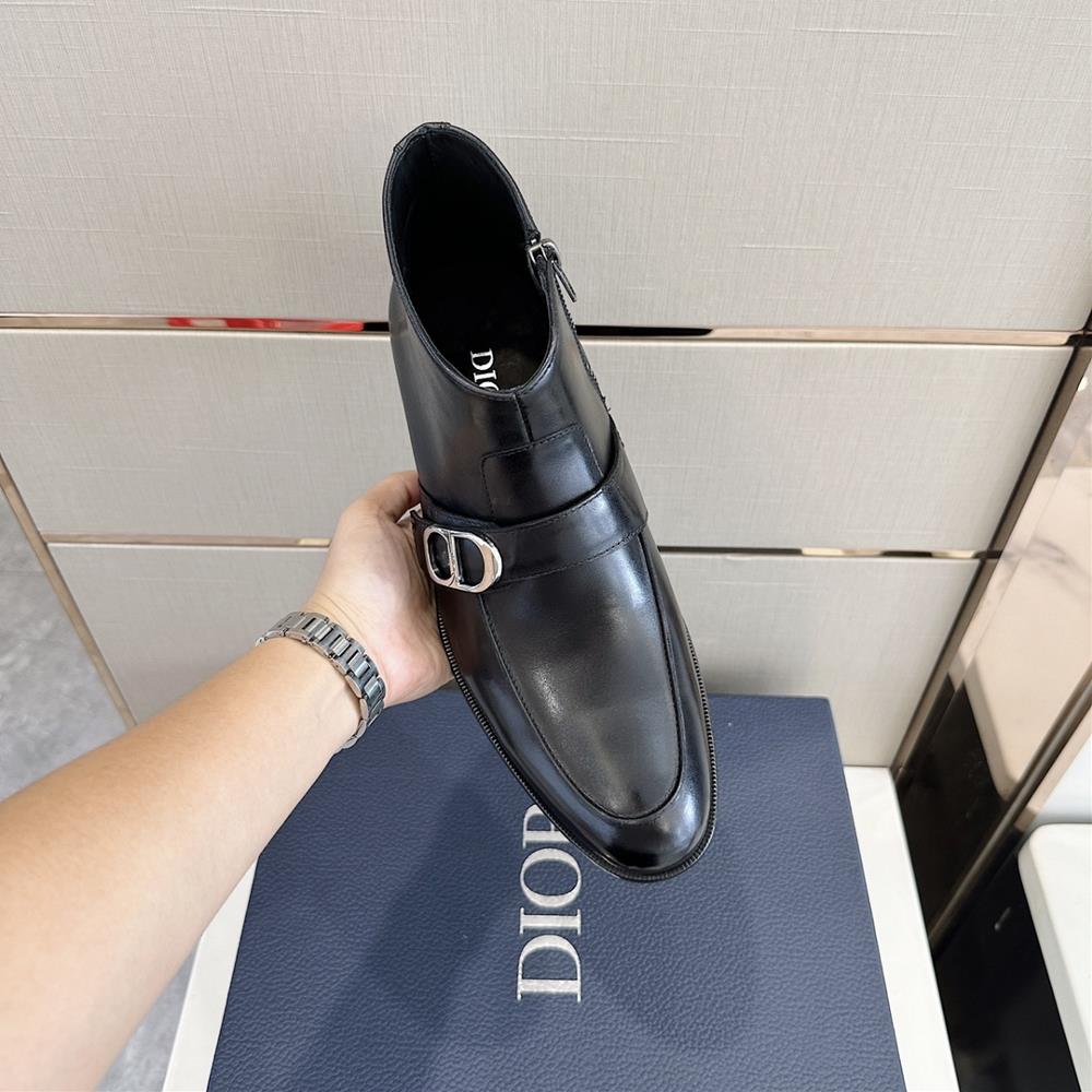 Diors latest mens and bare boot leather outsoleShort boots embody a classic elegance Cr