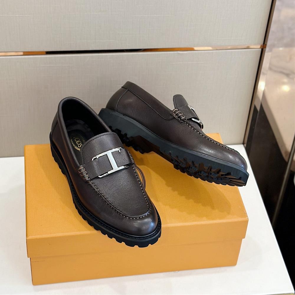 TODS T TIMELESS leather loafers This Lefu shoe is made of semi high gloss grain leather and suede with a leather lining Dot slow brand metal diamon