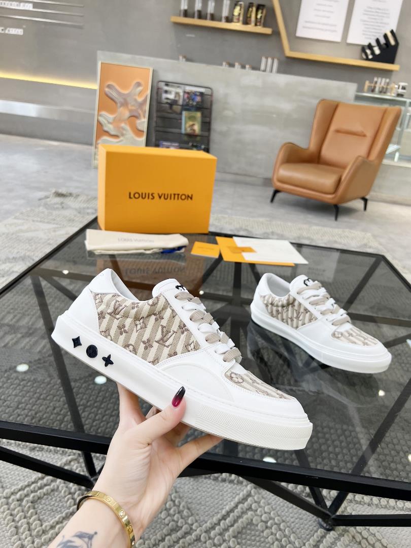 lv top tier agent purchase of the popular casual board shoe counter for men on the street