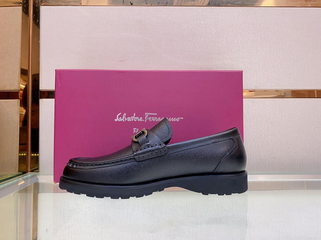 Ferragams mens leather shoesCollection design symbols are interpreted flexibly through modern 